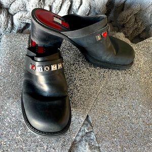 Tommy clogs. I ❤️ TOMMY